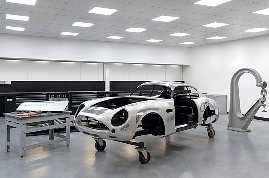 Aston Martin строит новые DB4 GT Zagato с помощью молотка. Как 60 лет назад!