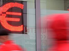 Курс евро опустился ниже 90 рублей впервые за четыре месяца