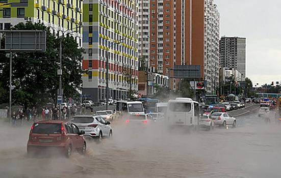 На западе Москвы произошла утечка горячей воды