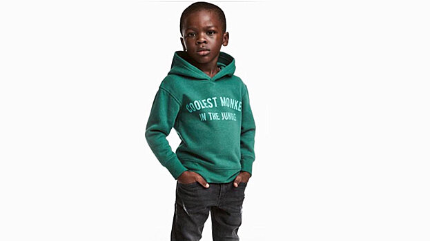Марка одежды H&M подверглась критике за расистскую рекламу