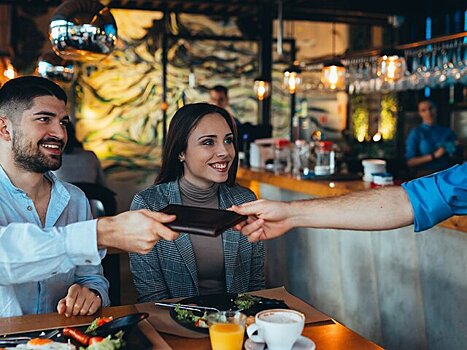 Депутат Сергей Малинкович: рестораны должны давать именинникам скидку 20%