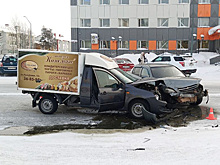 В Ноябрьске на улице Советской произошла авария. ФОТО