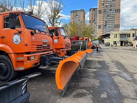 В Ростове проверили готовность коммунальной техники к зимнему периоду