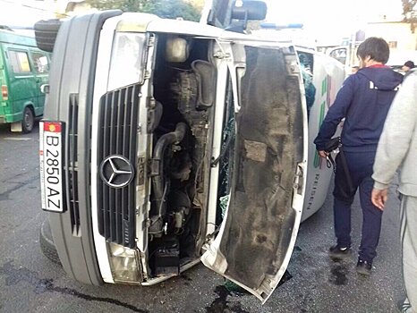 В крови водителя маршрутки обнаружен героин — о ДТП в Бишкеке