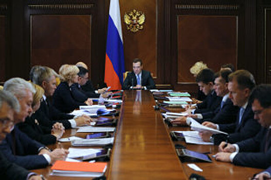 Медведев поручил разработать план по реализации потенциала Арктики