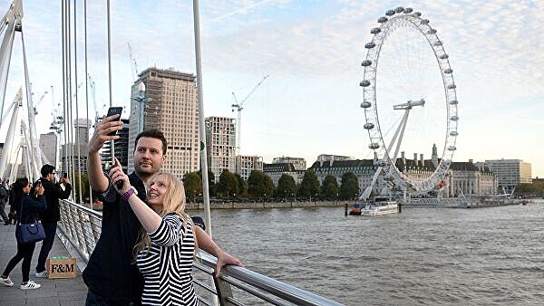 Британские власти просят туристов вернуться в Лондон и поддержать бизнес