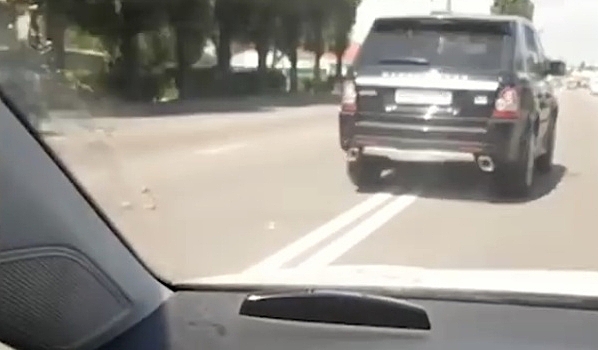 В Воронеже автохам на Range Rover дважды нарушил ПДД за 5 минут