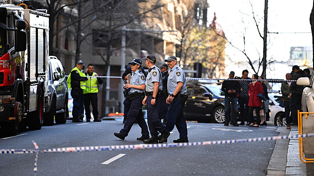 В Австралии мужчина с ножом напал на прохожих