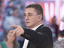 Доктор Мясников перечислил порядок действий при ожоге борщевиком