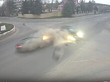 Во Ржеве водитель Тoyota Land Kruiser нарушил ПДД и устроил серьезную аварию