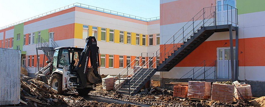 Денис Спирин проверил ход строительства двух детских садов в Чебоксарах