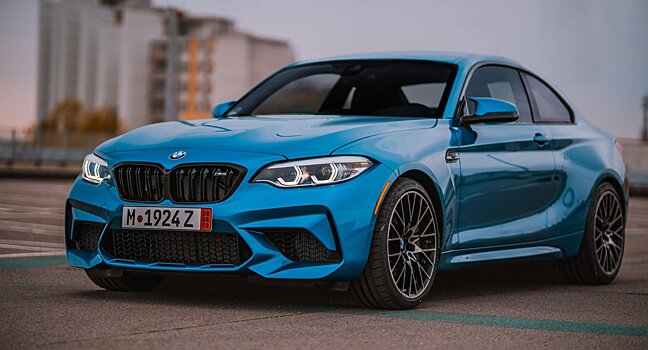 Высокопроизводительный BMW M2 Competition промчался по автобану