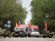 В Волгограде артисты в солдатской форме доставили Победу в каждый дом