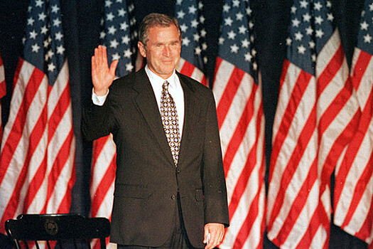 Экс-президент США Буш произвёл символическое вбрасывание на матче «Далласа»