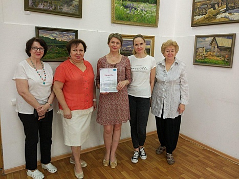 Коллектив библиотеки на шоссе Энтузиастов наградили за высокий профессионализм и преданность профессии