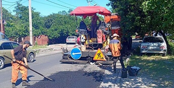 На улицах Ростова ежедневно работают 14 дорожных бригад