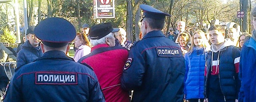 Первому президенту Крыма помешали провести несогласованный митинг