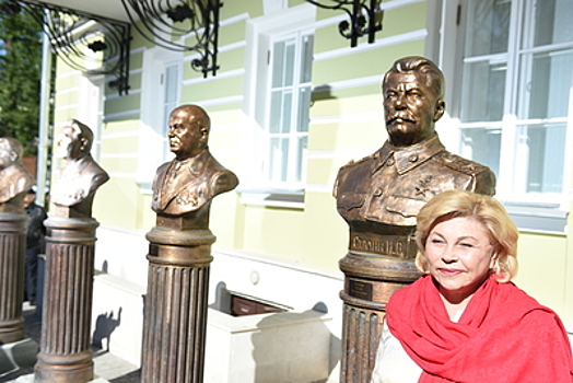 Бюсты лидеров от Ленина до Горбачева открыли на «Аллее правителей» в Москве