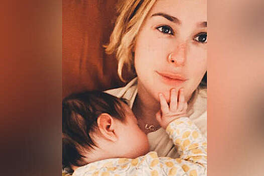 Актрису Румер Уиллис засняли на прогулке с пятимесячной дочерью