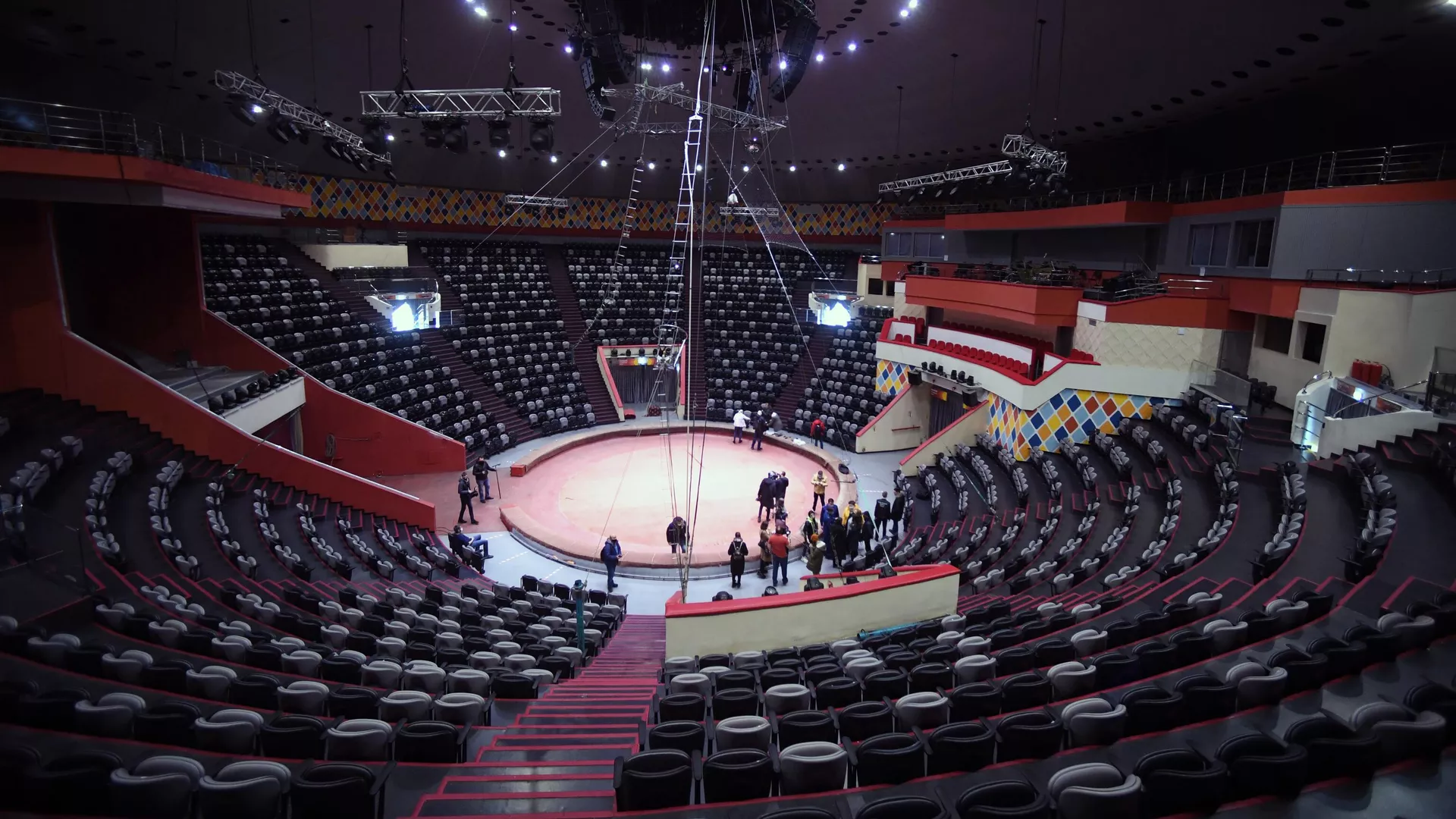 СМИ: Детям из малоимущих семей в Чите выдали билеты в цирк с надписью Бедолага