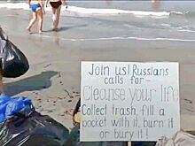 Российские туристы вышли на субботник в Индии и очистили пляж от мусора