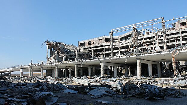 Звуки взрывов раздались в Донецке со стороны аэропорта
