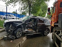 Женщина попала в больницу после столкновения с КамАЗом в Саратове