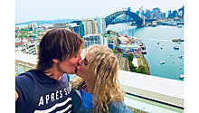 Поцелуи на фоне Сиднея: Николь Кидман на романтичных кадрах с супругом