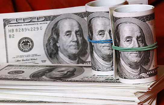 Курс доллара на открытии торгов Мосбиржи снизился до 84,89 рубля