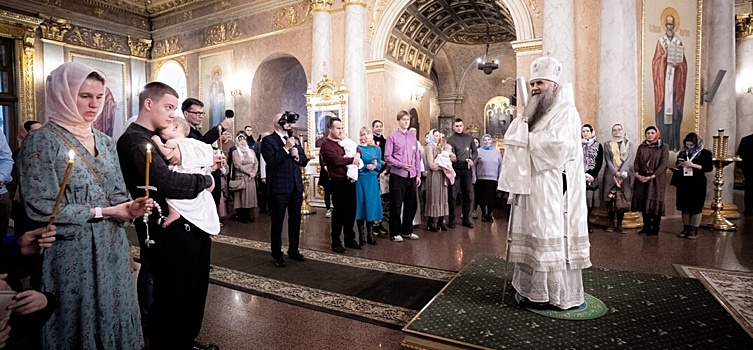 Митрополит Георгий крестил шестерых младенцев в нижегородском соборе
