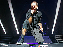 Джаз вверх дном и люди-реквизит: зарубежные новинки, которые стоит послушать