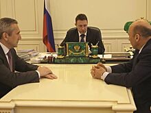 Врио губернатора Тюменской области вручил паспорта школьникам и награды жителям региона