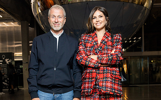 Абрамович сходил на выставки «Гаража» с Жуковой, а Собчак — в платье с «огурцами»