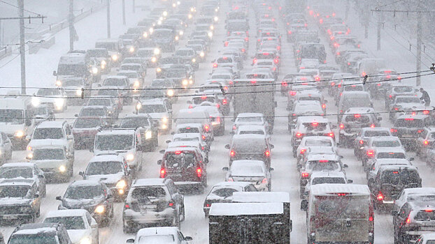 Москвичей предупредили о транспортом коллапсе из-за снегопада