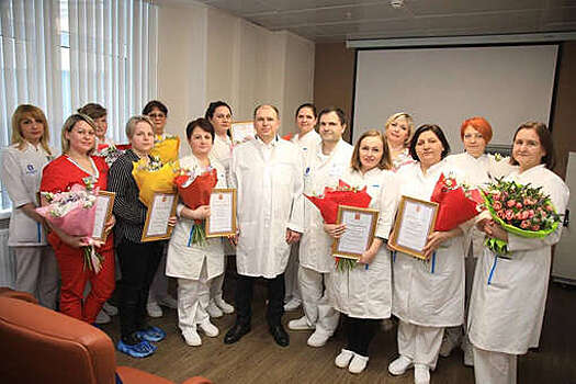 Депутат Госдумы Романов поздравил сотрудниц Военно-медицинской академии с 8 марта