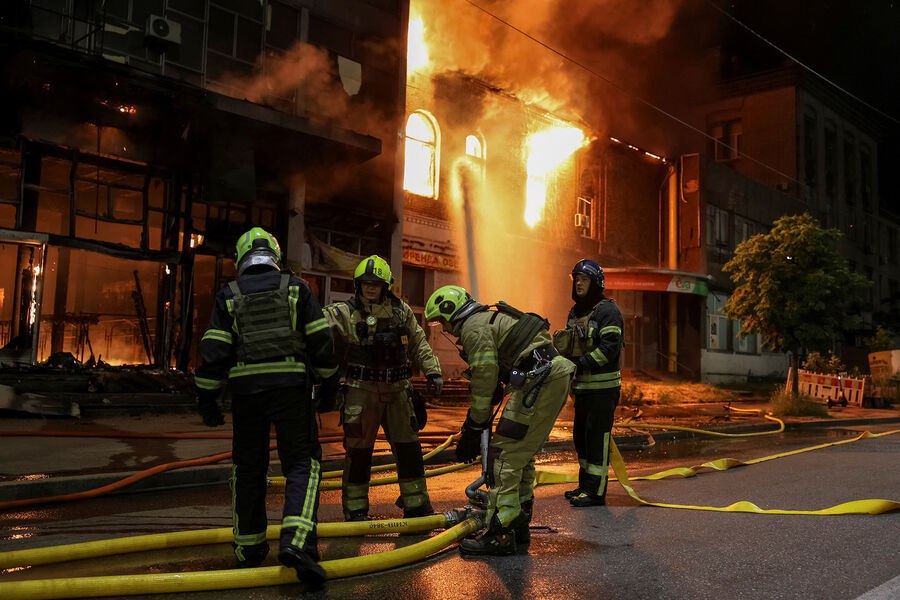 В центре Киева горит офисное здание