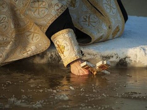 Крещенское купание: польза, вред, особенности подготовки