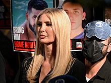 Дочь Трампа снялась в мини-платье с золотой вышивкой