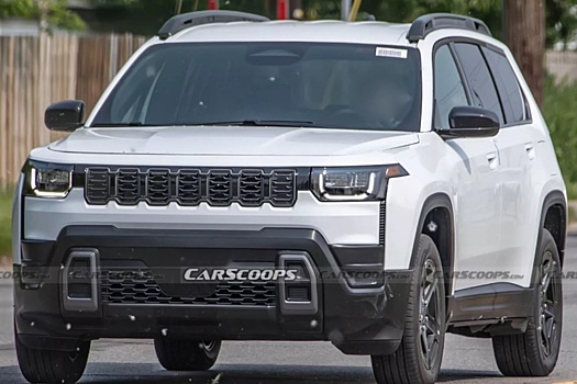 Опубликованы первые "живые" фотографии нового Jeep Cherokee