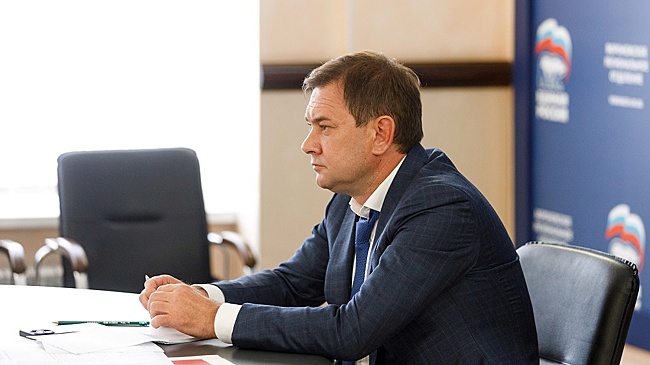 Председатель облдумы Владимир Нетесов проконсультировал воронежцев по вопросам ЖКХ