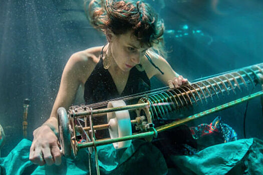 Датские музыканты устроили концерт под водой