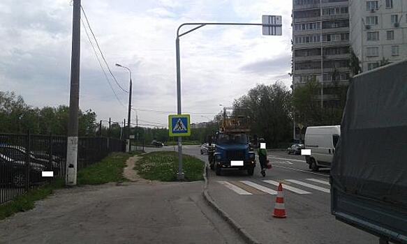 На улице Бусиновская горка поправили знаки «Пешеходный переход»