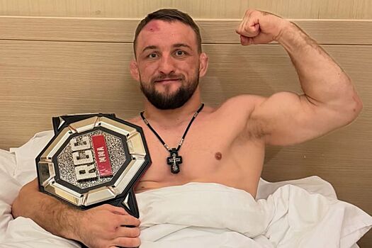 «Добро пожаловать». Белаз выложил фото с поясом в кровати после победы над Шлеменко