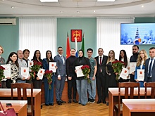 Мэр Майкопа Геннадий Митрофанов наградил победителей конкурса по организации праздничной торговли