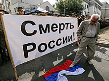 Опубликовано видео избиения россиянина у посольства в Киеве