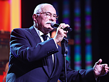 Кадры недели: Михалков удивил внешним видом после реанимации, 45-летняя Орлова показала новорожденную дочь