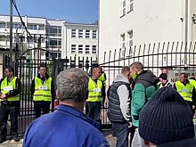 Сотрудники покинули здание российской школы в Варшаве, заблокированное польскими судебными приставами