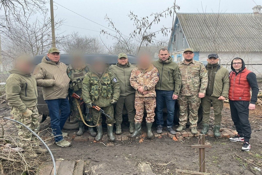 Астраханцы передали помощь землякам, воюющим в зоне СВО