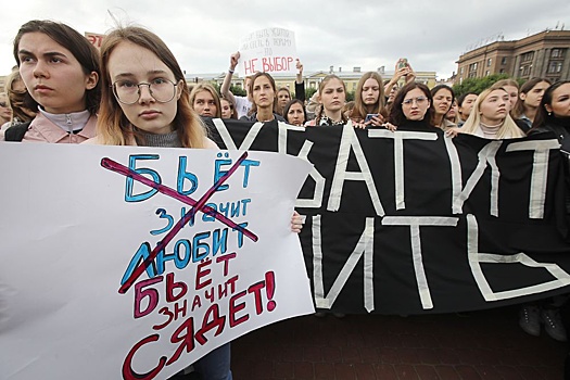 Судьи Конституционного суда РФ изучают материалы дела о домашнем насилии