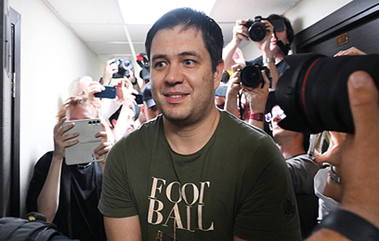 Суд арестовал главреда Baza по обвинению в даче взяток полицейским